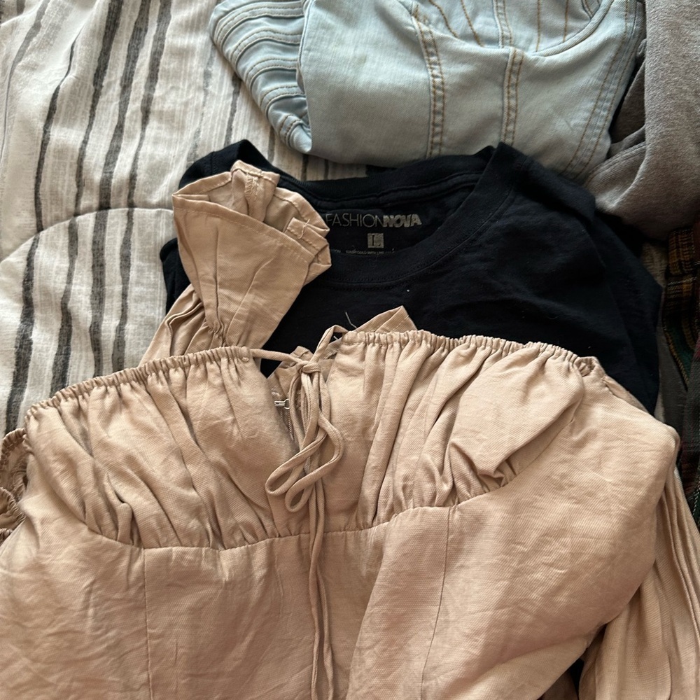 Assorted large clothes - Picture 4 of 9